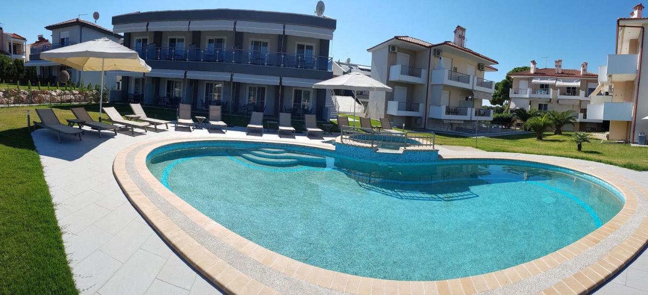 Finikas Garden Beach Resort Nikiti Buitenkant foto