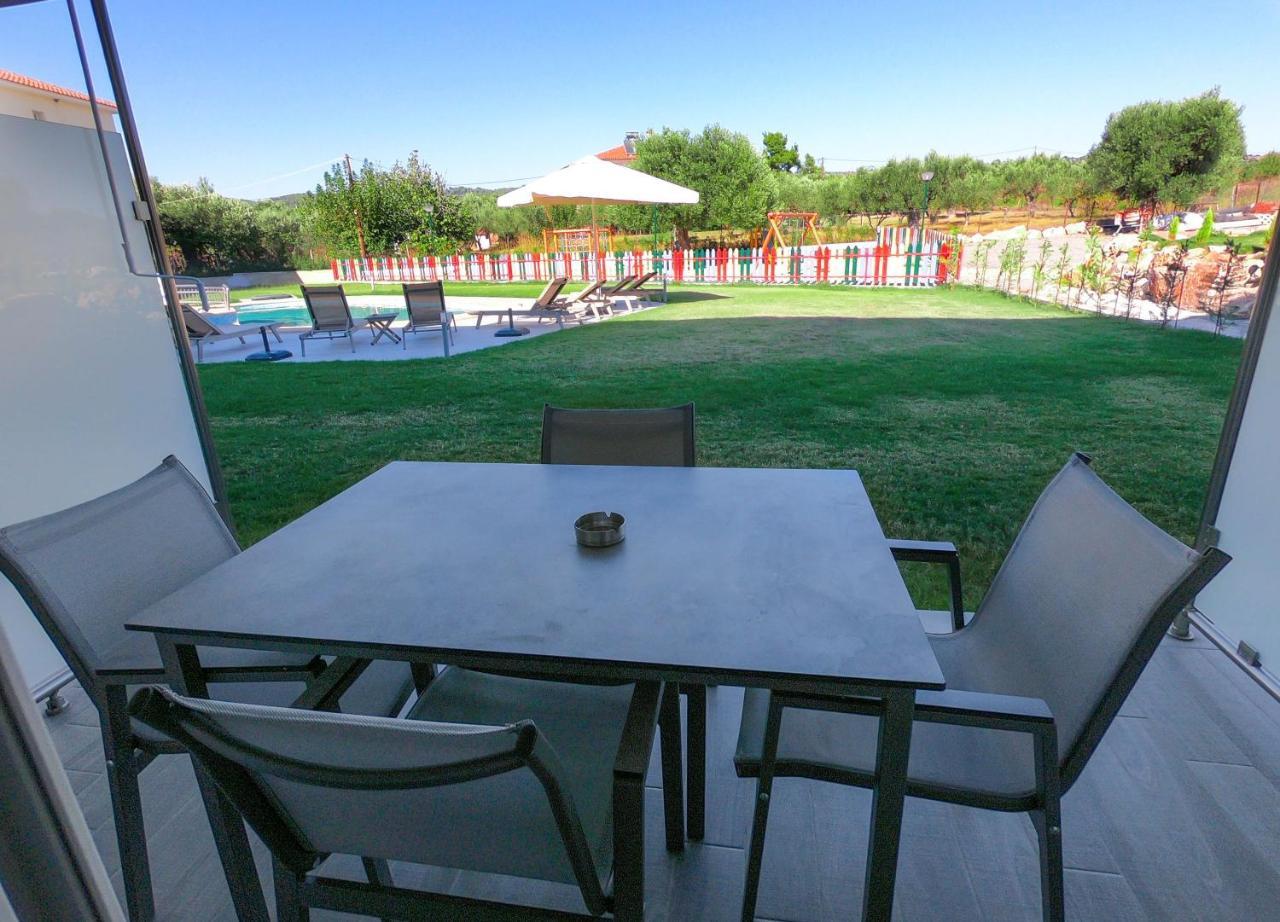 Finikas Garden Beach Resort Nikiti Buitenkant foto