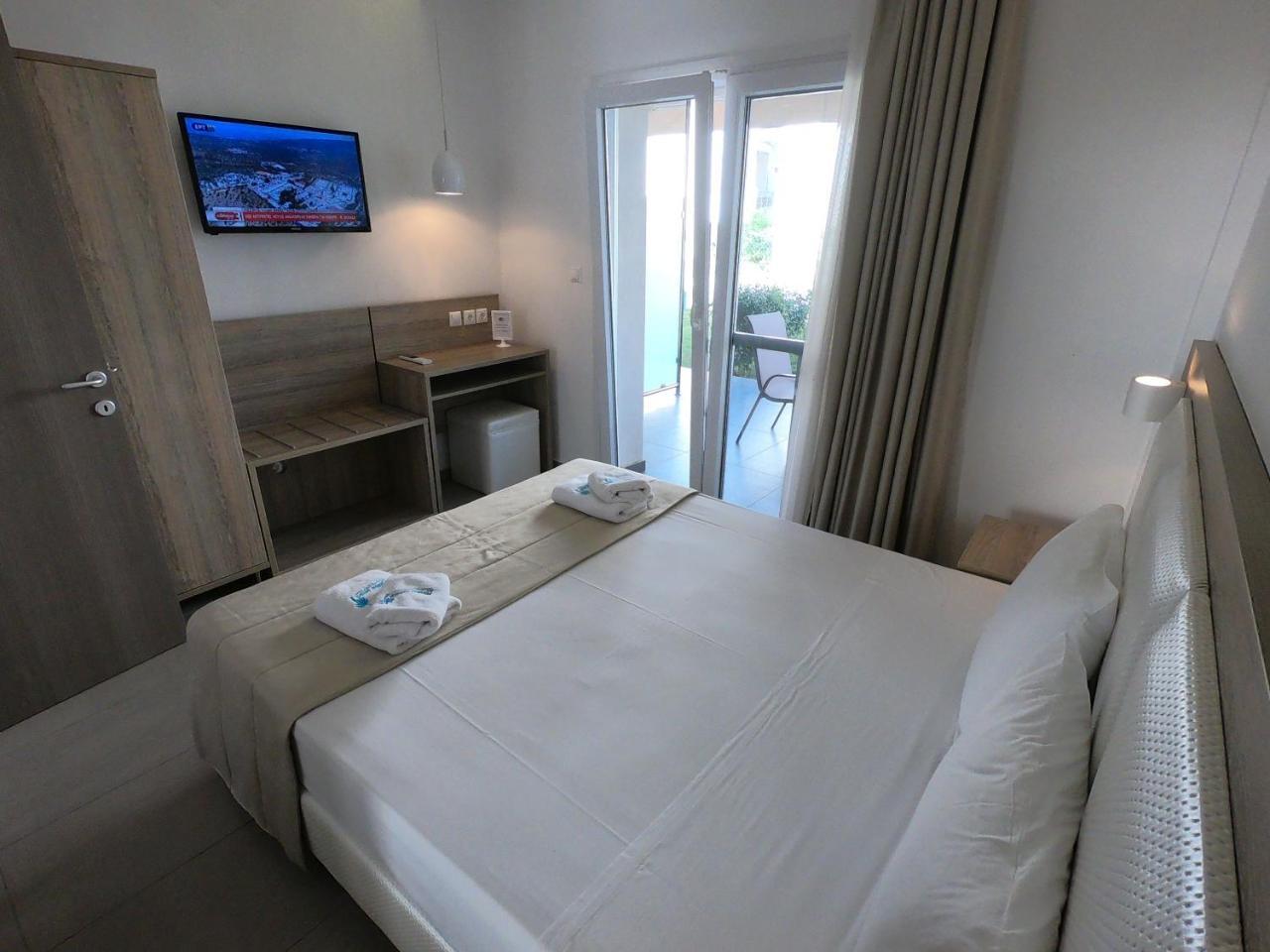 Finikas Garden Beach Resort Nikiti Buitenkant foto