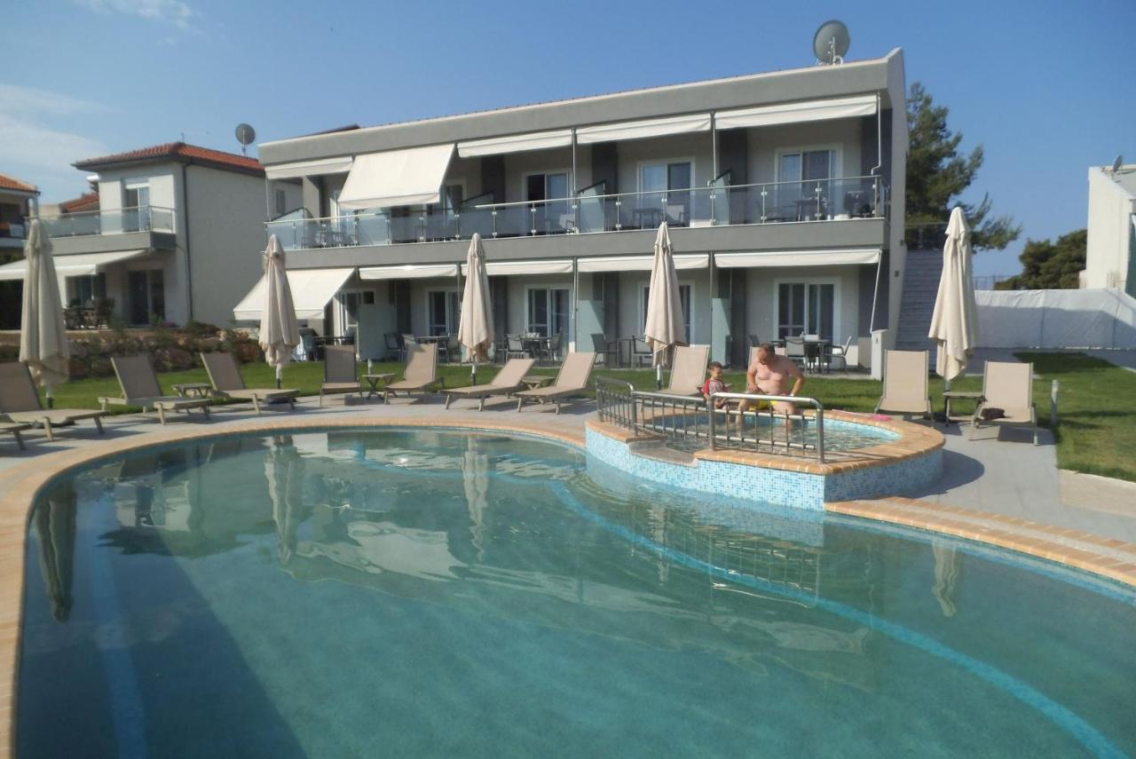 Finikas Garden Beach Resort Nikiti Buitenkant foto