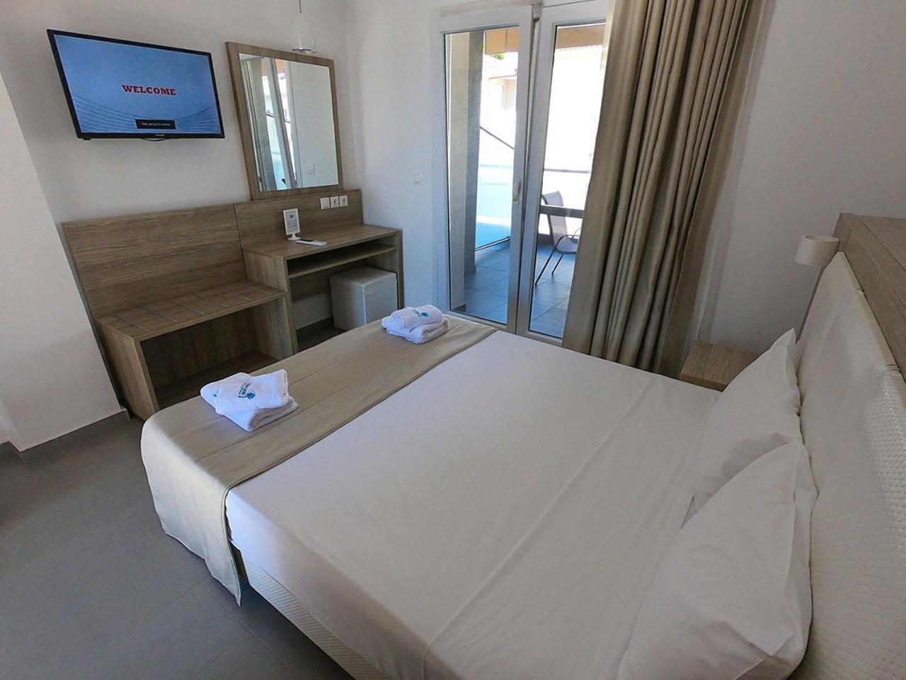 Finikas Garden Beach Resort Nikiti Buitenkant foto