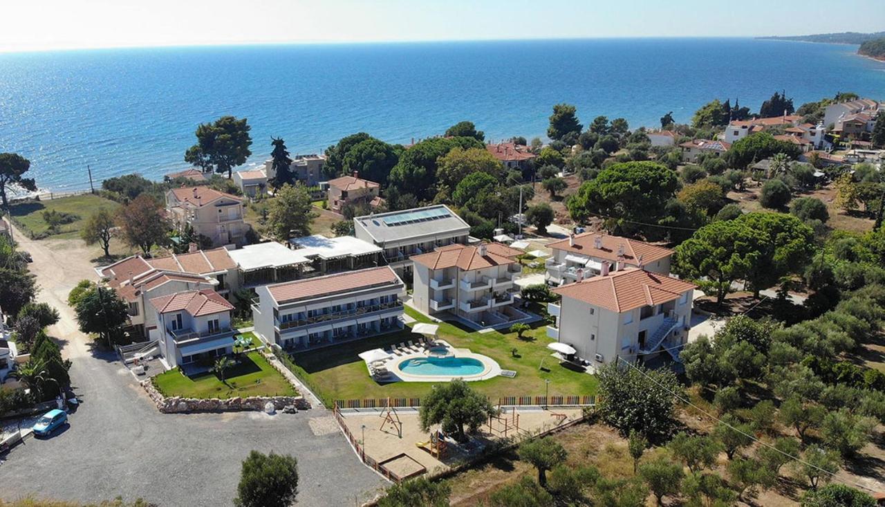 Finikas Garden Beach Resort Nikiti Buitenkant foto